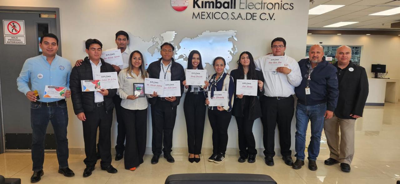 Entrega de diplomas en Kimball Electronics